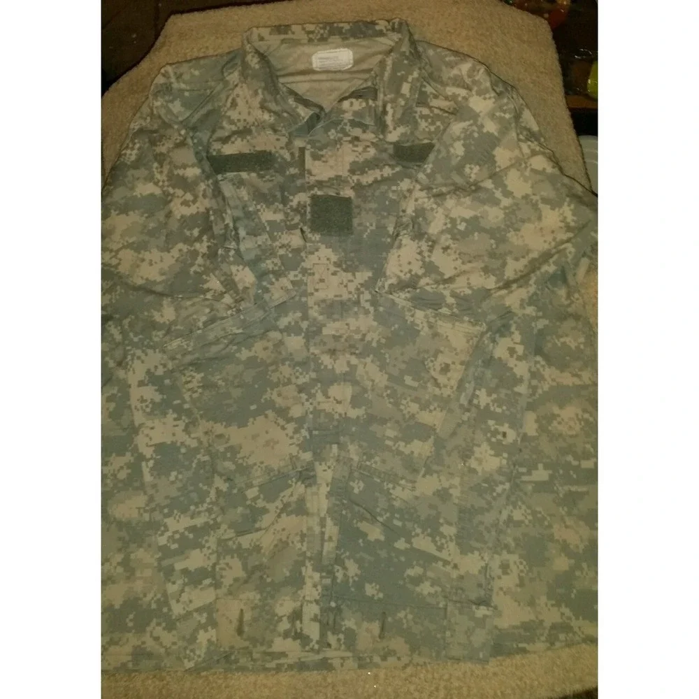 Mens Sz Medium -‎ long Army issue digital camo long sleeve shirt jacket